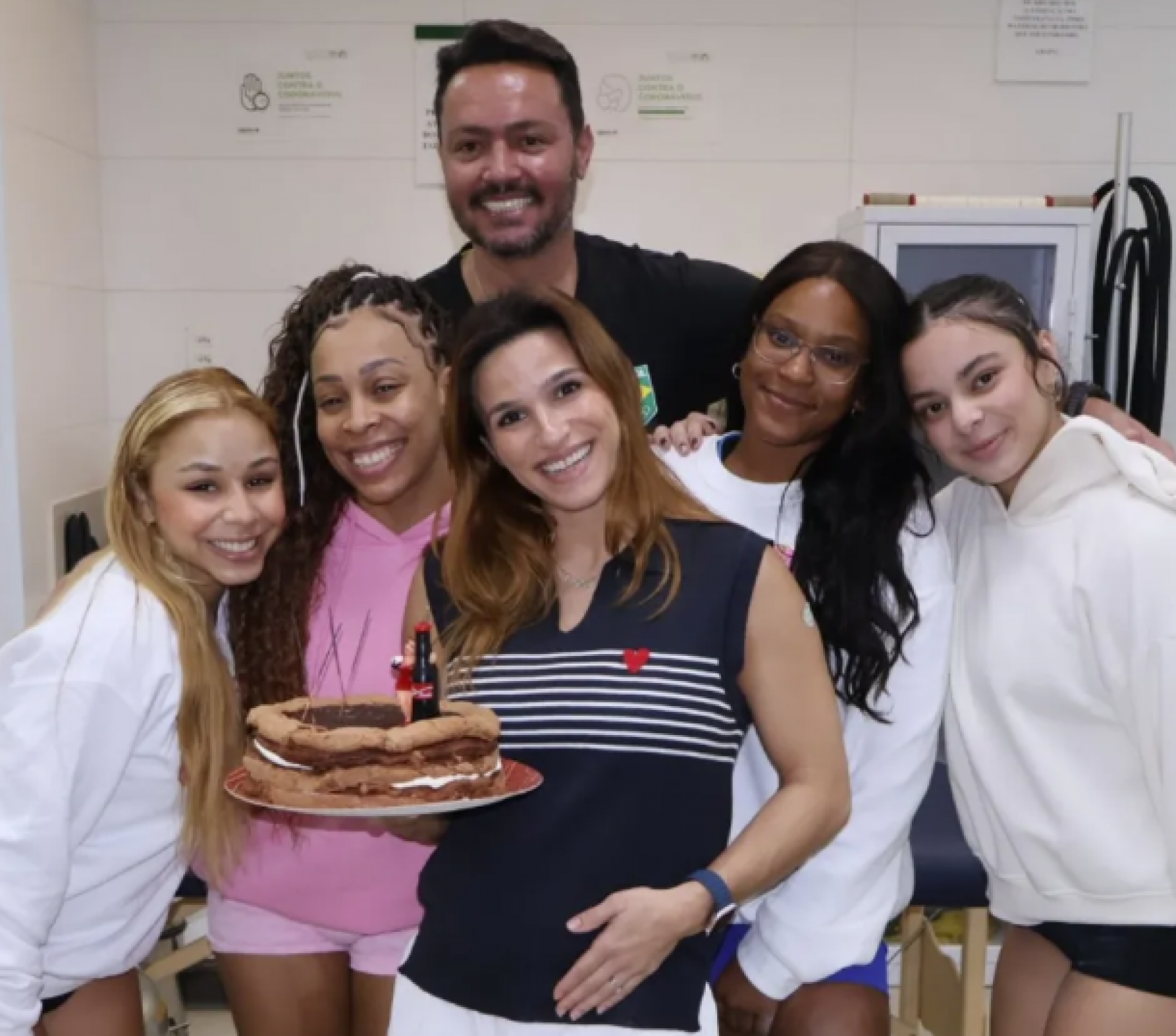 Jade Barbosa ganha homenagem das ginastas no dia do seu aniversário - reprodução Instagram