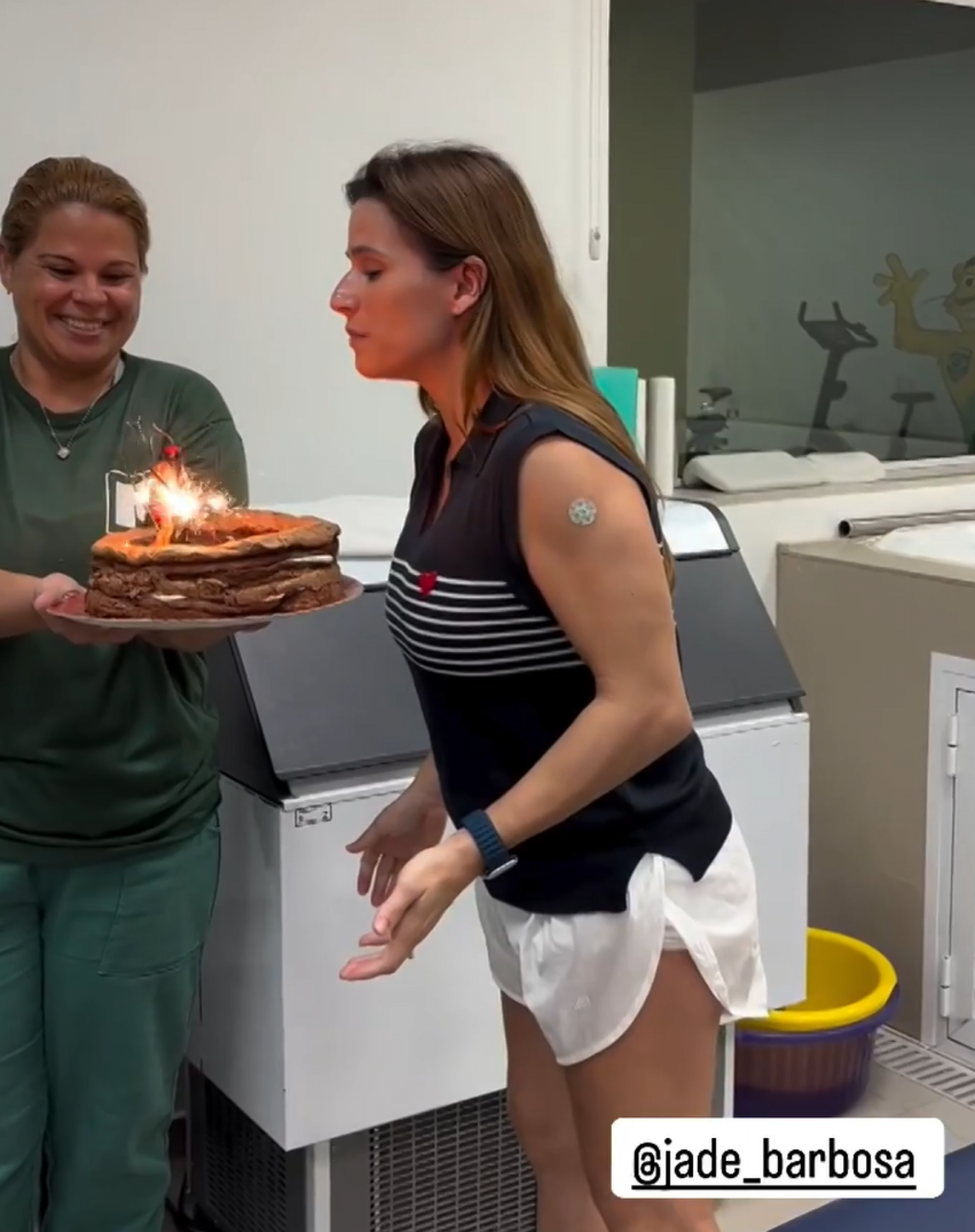 Jade Barbosa celebra aniversário com surpresa das colegas de ginástica - reprodução Instagram