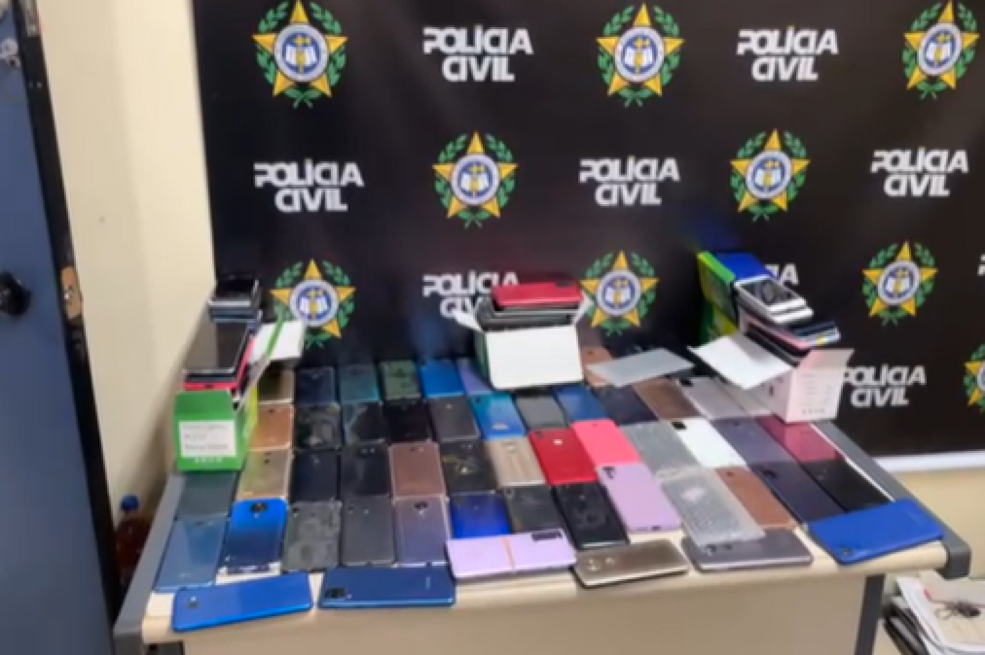Celulares apreendidos durante Dia D da Operação Rastreio - Reprodução