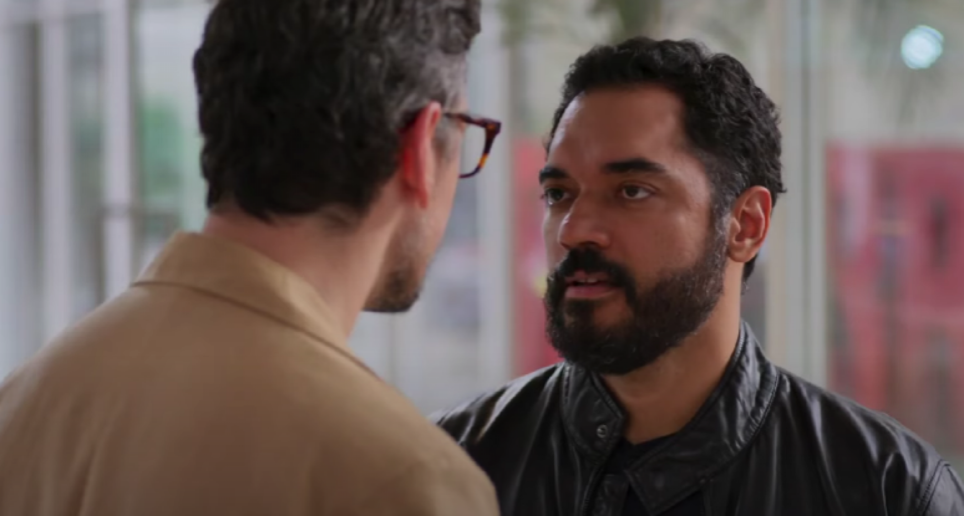 Mário Sérgio (Thomás Aquino) critica namoro de Renato (João Vicente de Castro) e Solange (Alice Wegmann) - Reprodução de vídeo