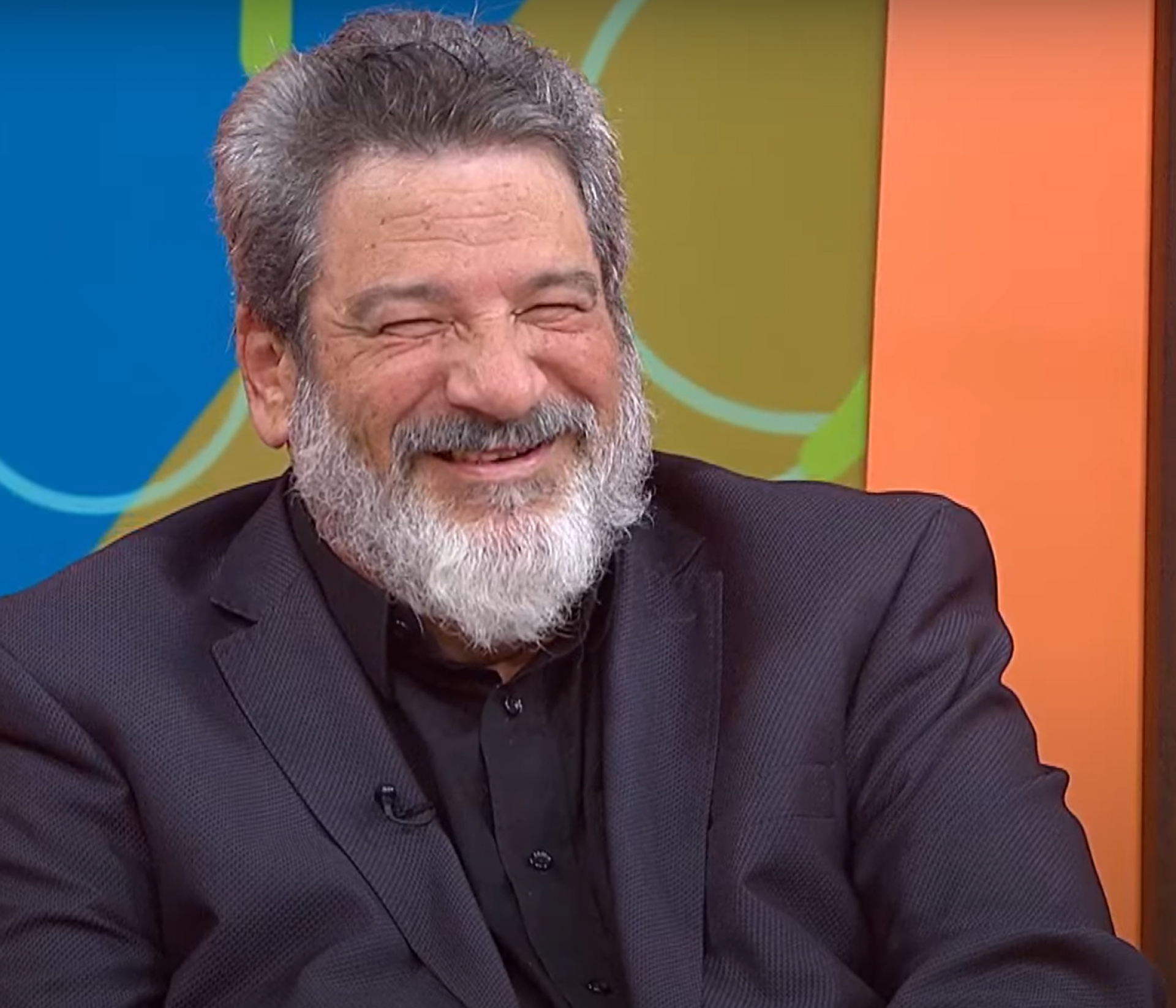 Mario Sergio Cortella explica por que não tira a barba há 48 anos - reprodução Youtube