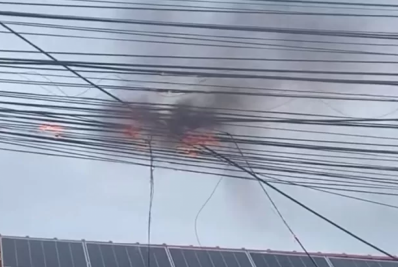 Fios pegam fogo em poste e assustam moradores em Cabo Frio