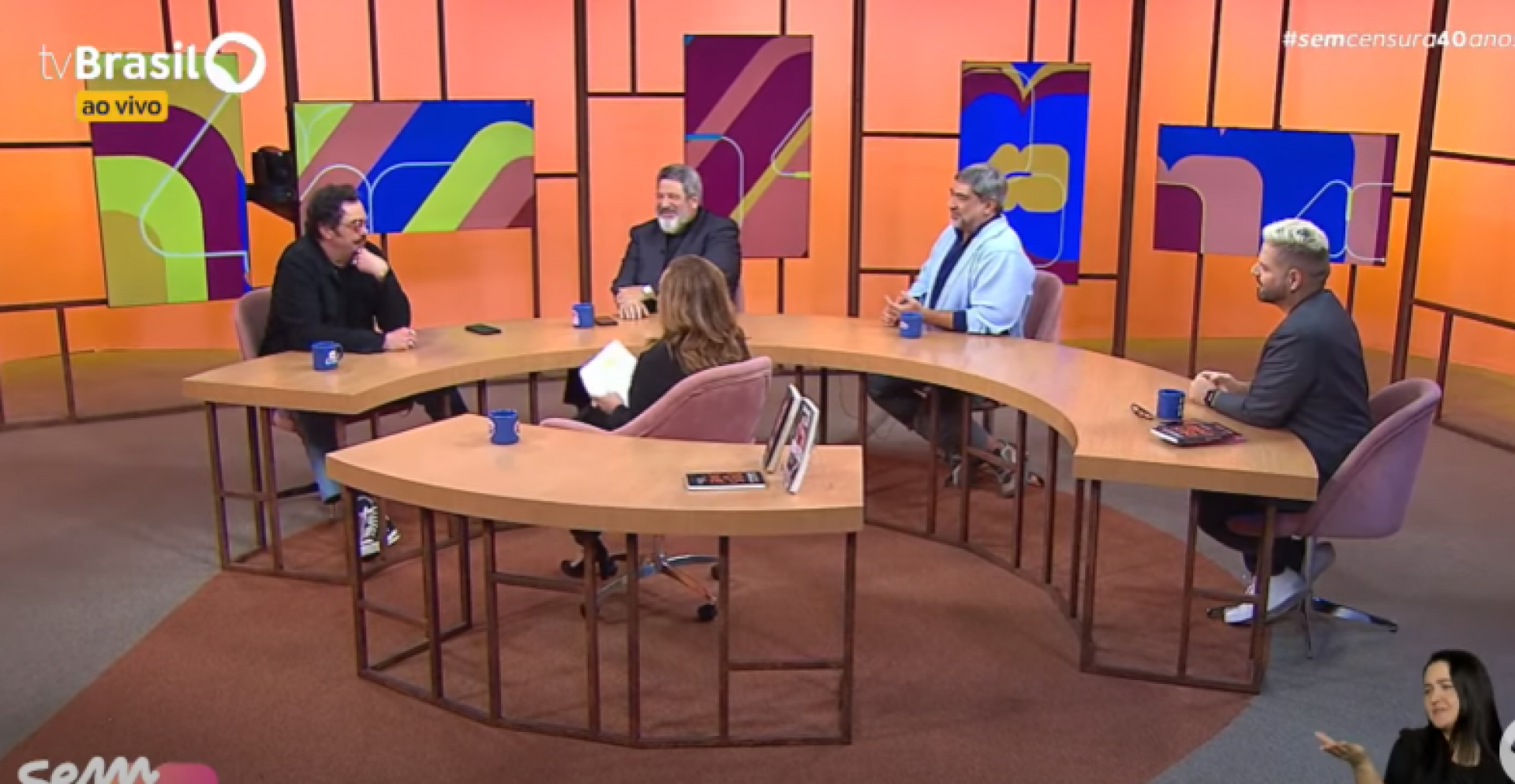 Casagrande, Zeca Camargo e Mario Sergio Cortella participam do 'Sem Censura', da TV Brasil, apresentado por Cissa Guimarães - Reprodução de vídeo