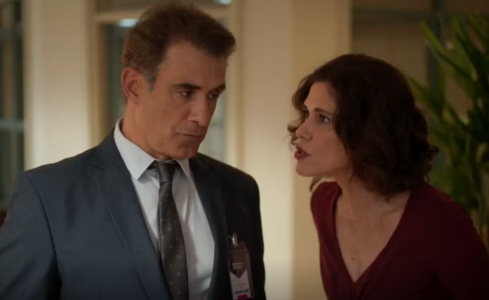 Samuel descobre que  Ricardo e Patricia estão envolvidos em golpe de Jaques para desviar dinheiro da Boaz - Globo