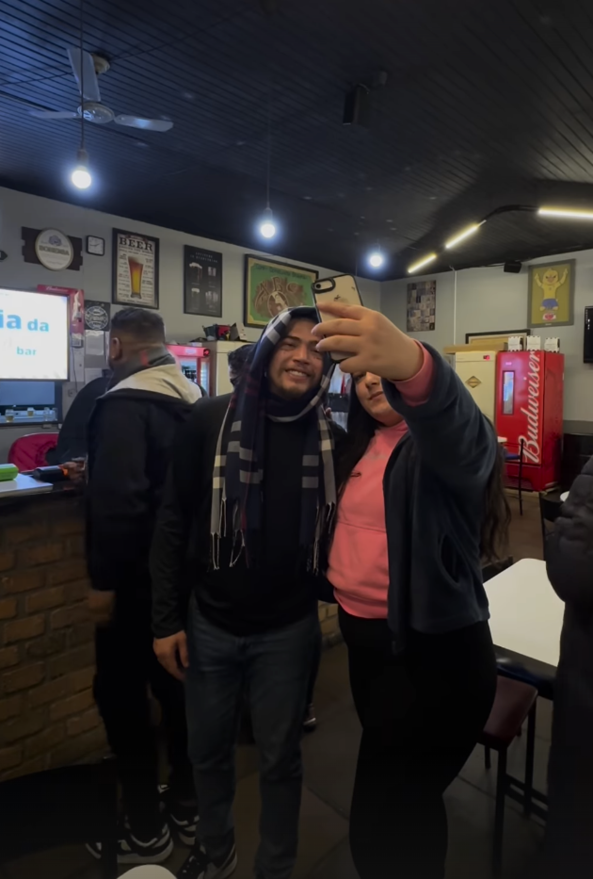 Whindersson Nunes entrega refeições a moradores de rua em Caxias do Sul  - reprodução Instagram