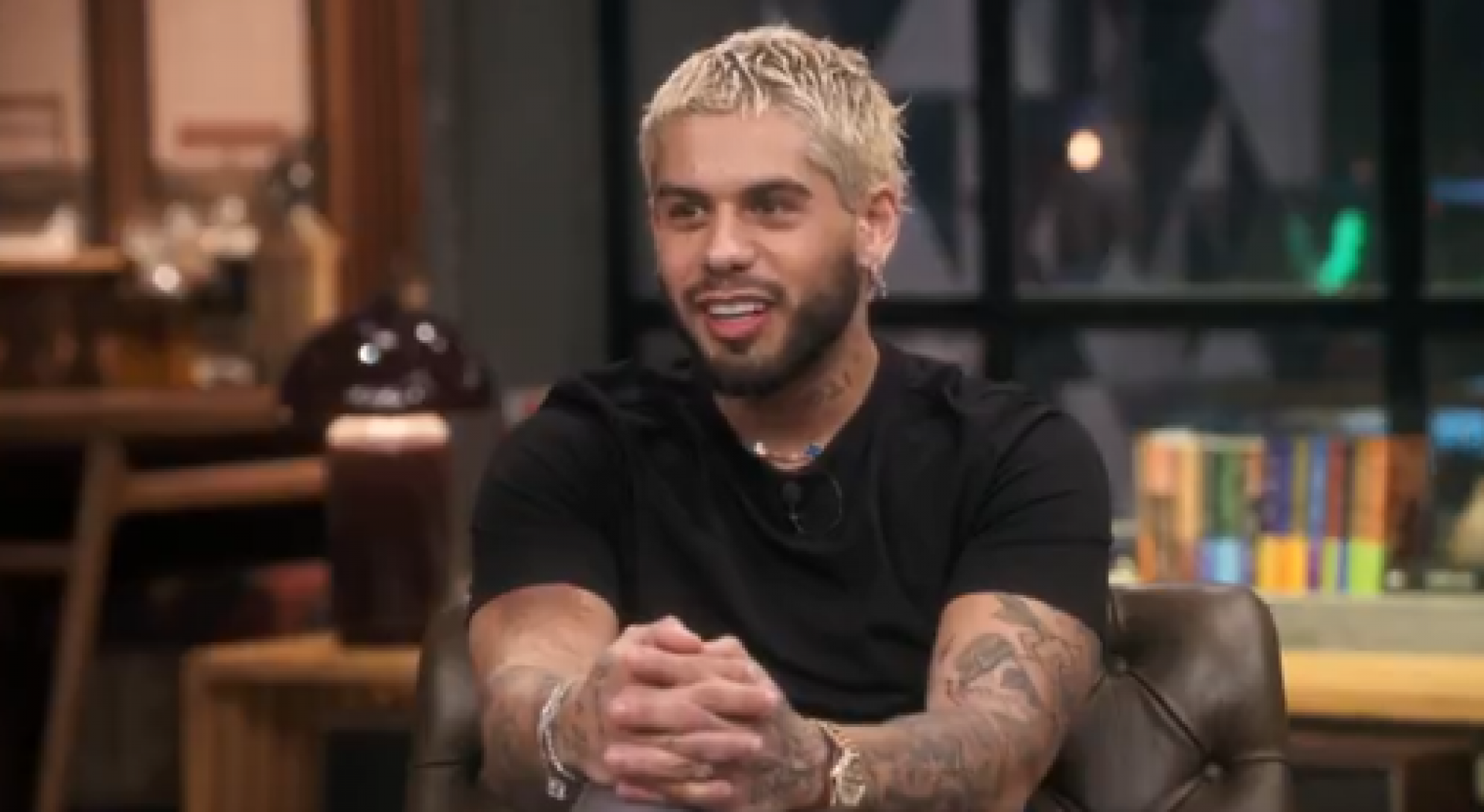 Zé Felipe rebate críticas de suas músicas: 'Letra para festa' - Reprodução de vídeo