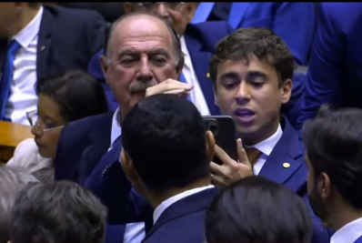 Gritos de 'rachadinha' e bate-boca marcam sessão da Câmara após tarifa de Trump