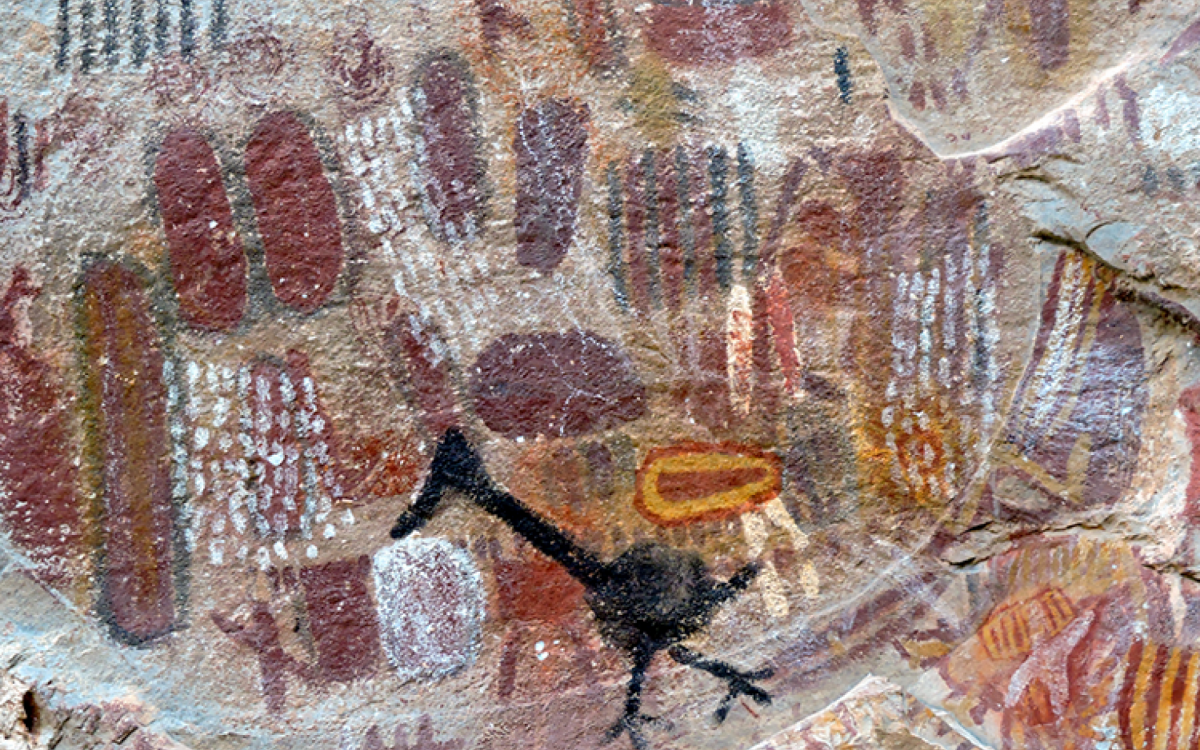 Maiores atrativos da Lapa dos Desenhos são os fabulosos painéis de arte rupestre pré-histórica na entrada da caverna - Divulgação