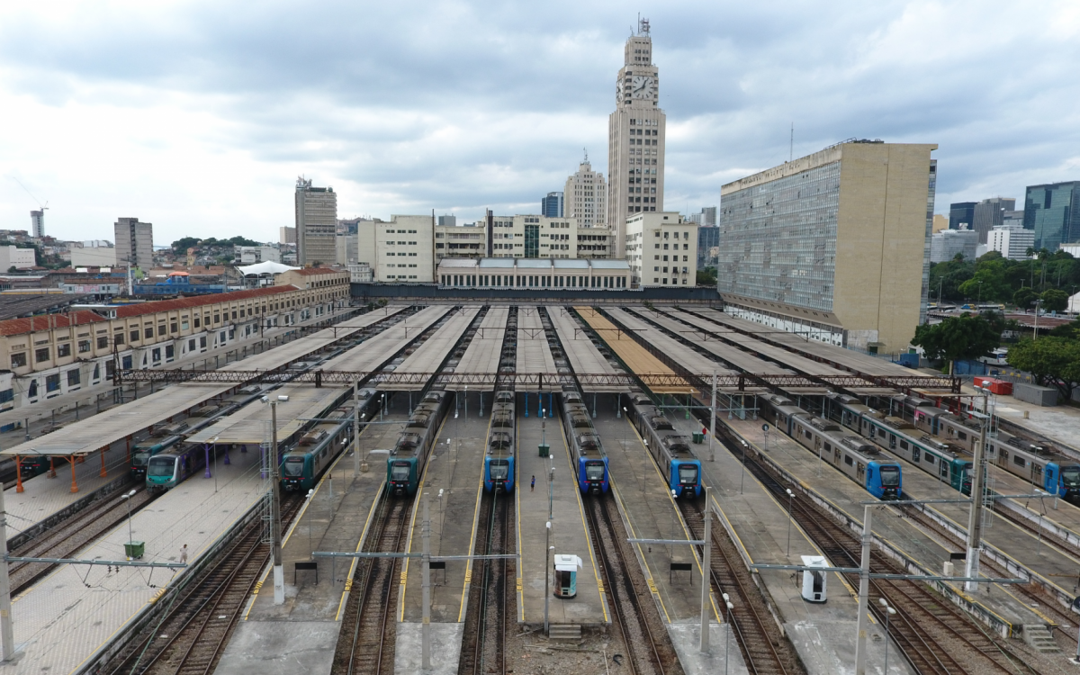 Central do Brasil é o destino final de todos os ramais dos trens da SuperVia
