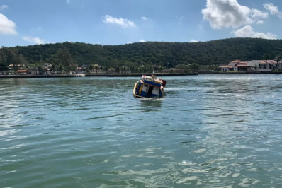 Vazamento de óleo no Canal do Itajuru mobiliza autoridades ambientais em Cabo Frio