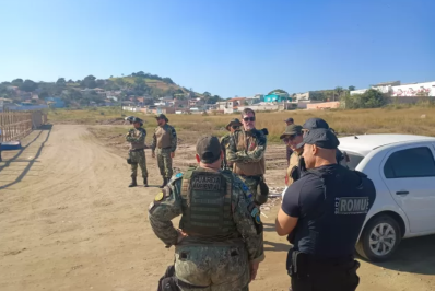 Cerca supostamente usada em cavalgadas é removida após fiscalização no Jardim Esperança, em Cabo Frio