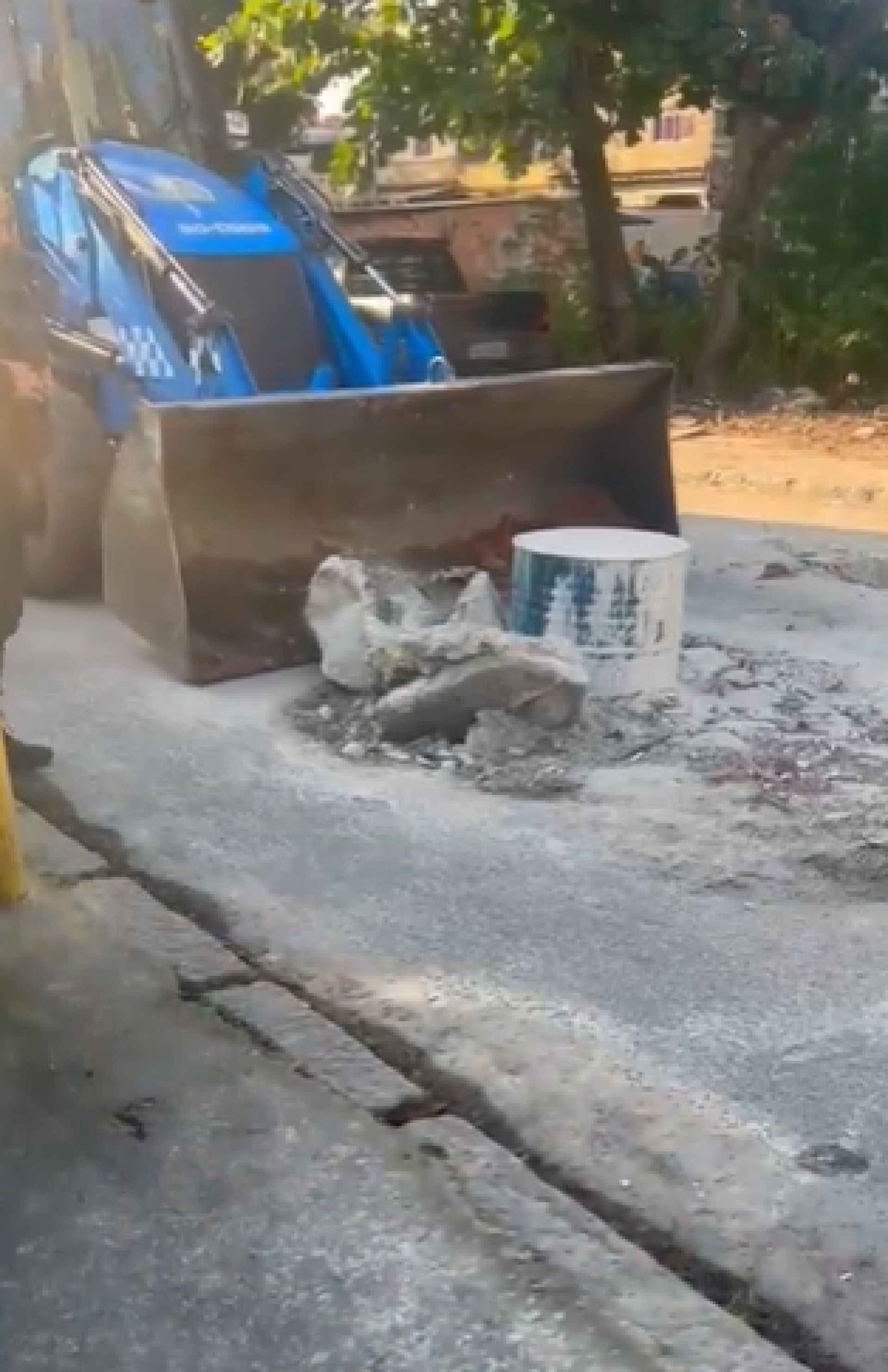 PM retira barricadas da via - Reprodução