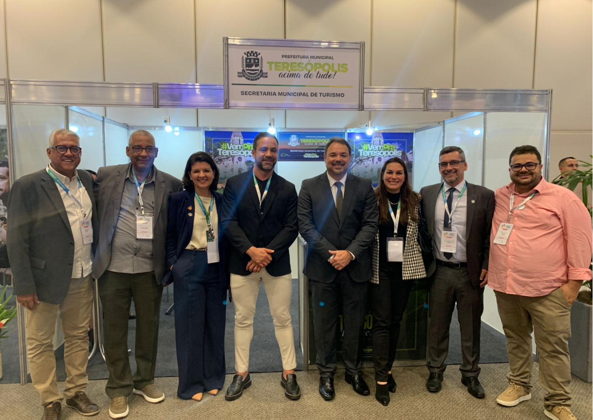 Autoridades reunidas na abertura do evento, entre eles a Secretária de Turismo de Teresópolis, Nina Benedito, o Secretário de Turismo de Maricá, Zé Alexandre, e o presidente da FC&VB, Guilherme Abreu - Divulgação