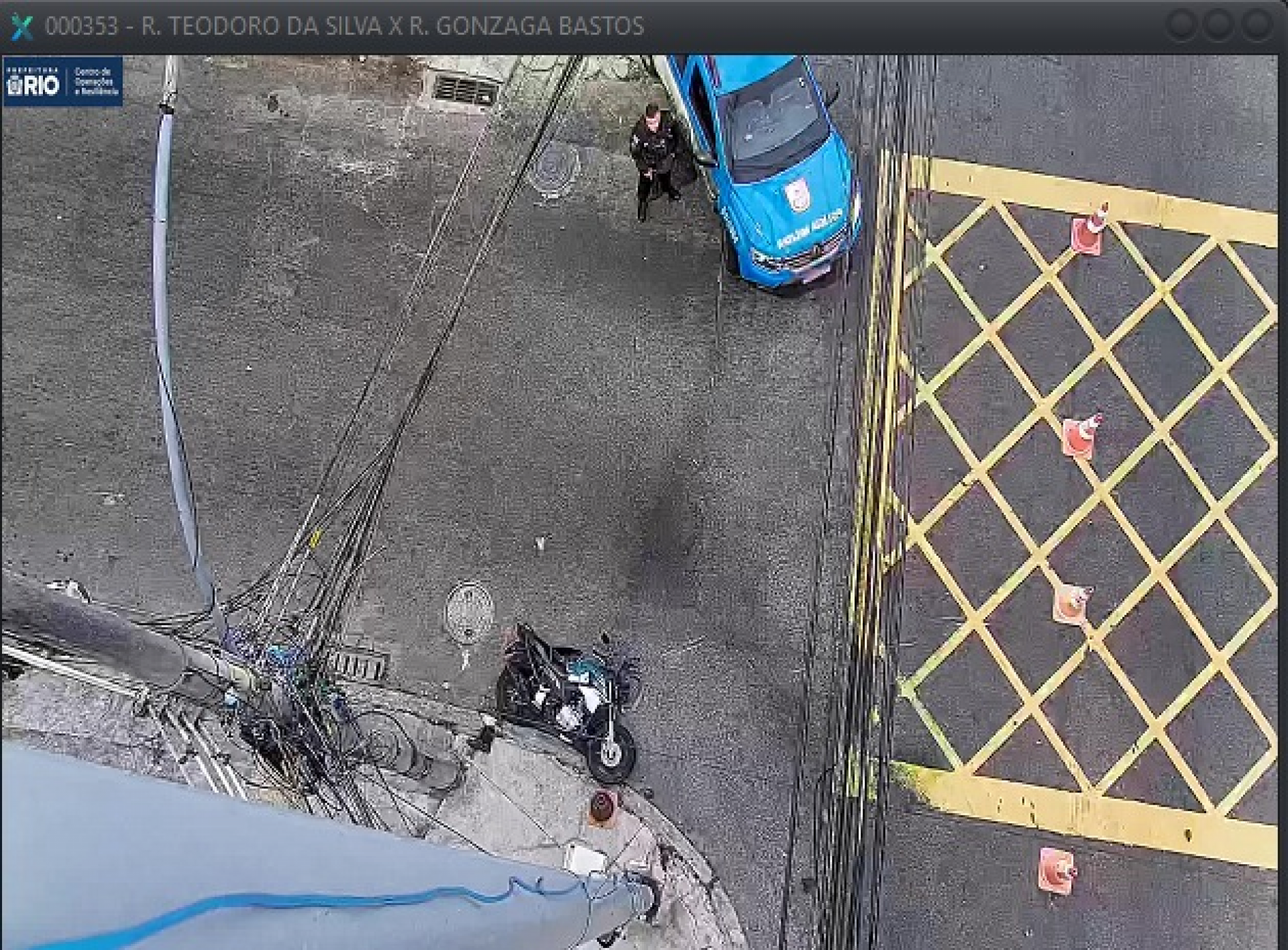 Moto e carro bateram em Vila Isabel - Reprodu&ccedil;&atilde;o/Redes sociais