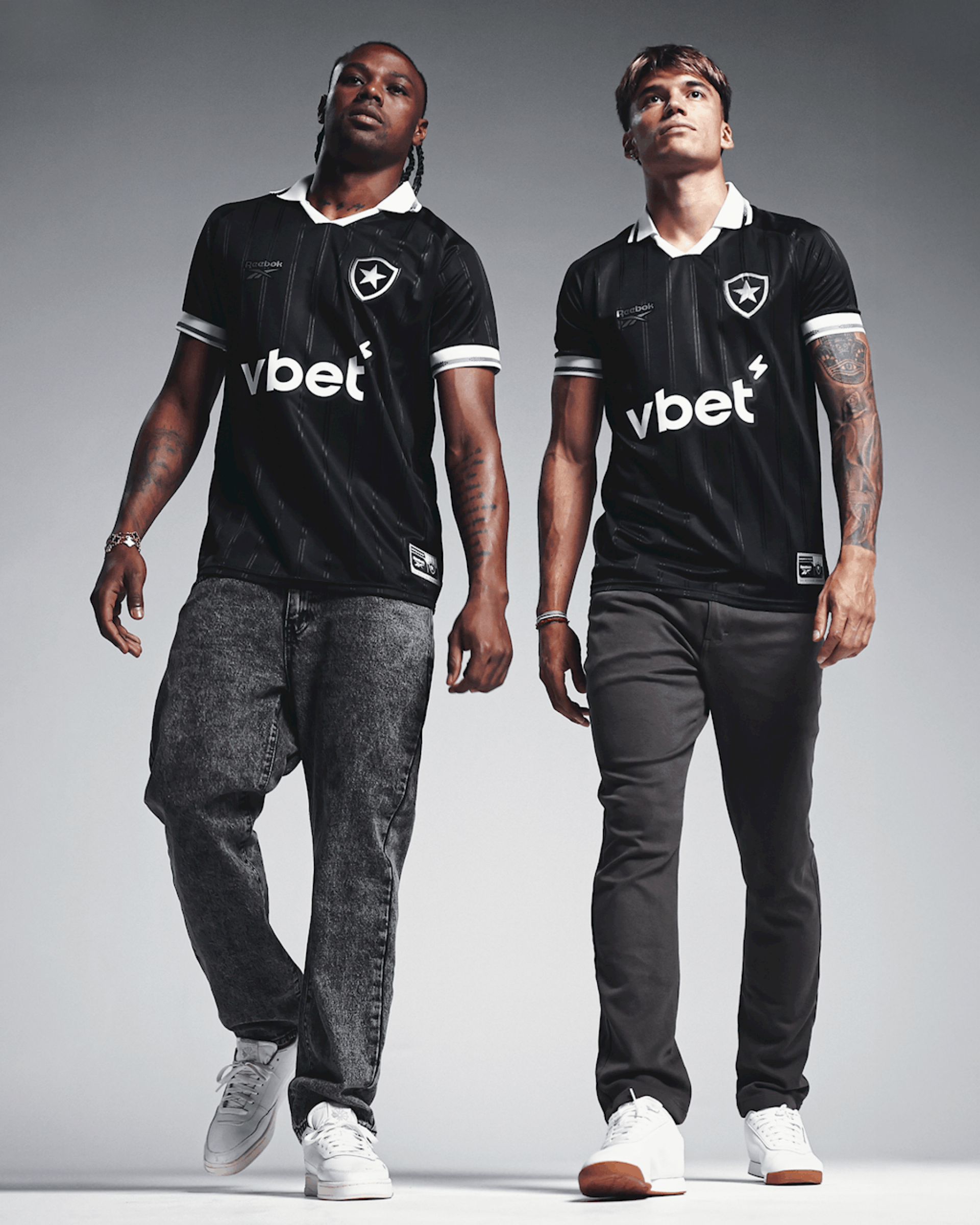 Kaio Fernando e Joaquín Correa foram os modelos do lançamento do uniforme dois do Botafogo