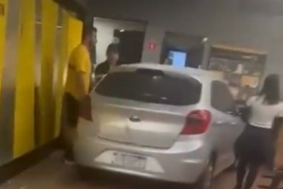 Carro invade academia na Zona Oeste e deixa homem ferido