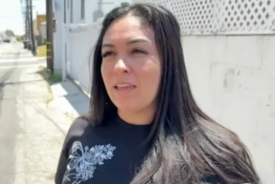 Mãe persegue ladrões e quebra vidro de carro com as próprias mãos nos EUA