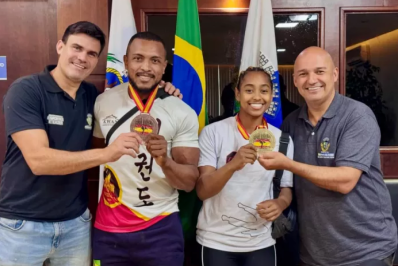 Prefeito Fábio do Pastel recebe atletas aldeenses medalhistas no Mundial de Taekwondo