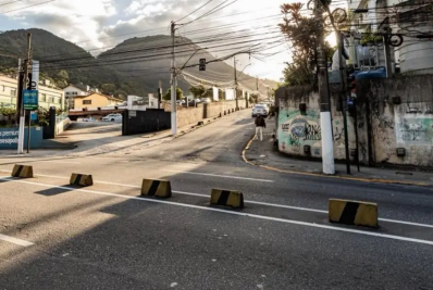 Rua do Hospital São José volta a ter duplo sentido de circulação