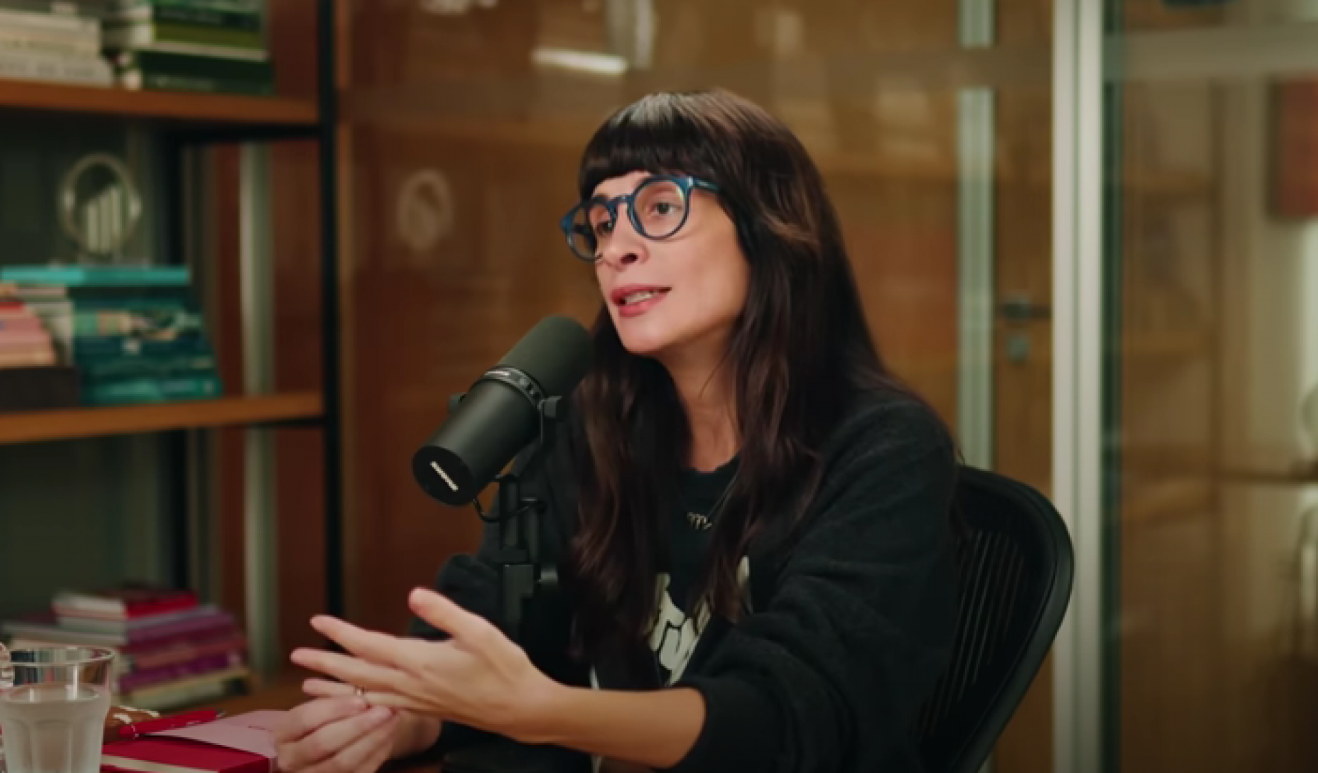 Camila Fremder vai a podcast por engano e viraliza: 'Não sabia onde estava' - Reprodução de vídeo