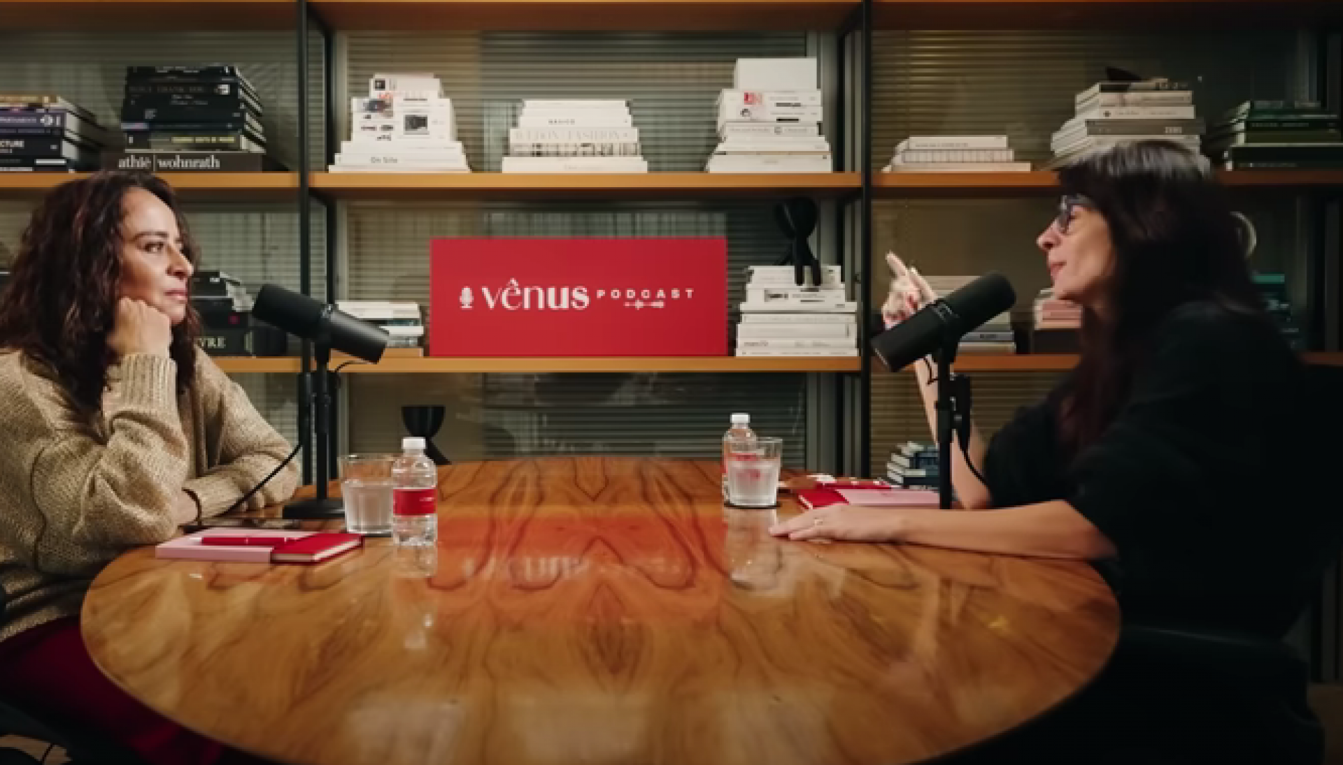 Renata Alves de Paula e Camila Fremder - Reprodução de vídeo