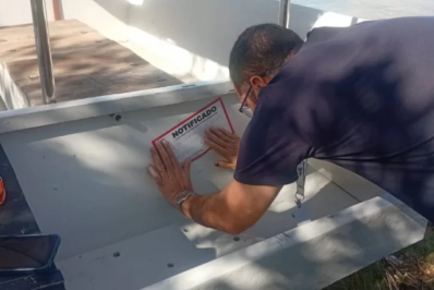 Fiscalização ambiental identifica embarcações irregulares e estrutura de estaleiro na Ogiva, em Cabo Frio