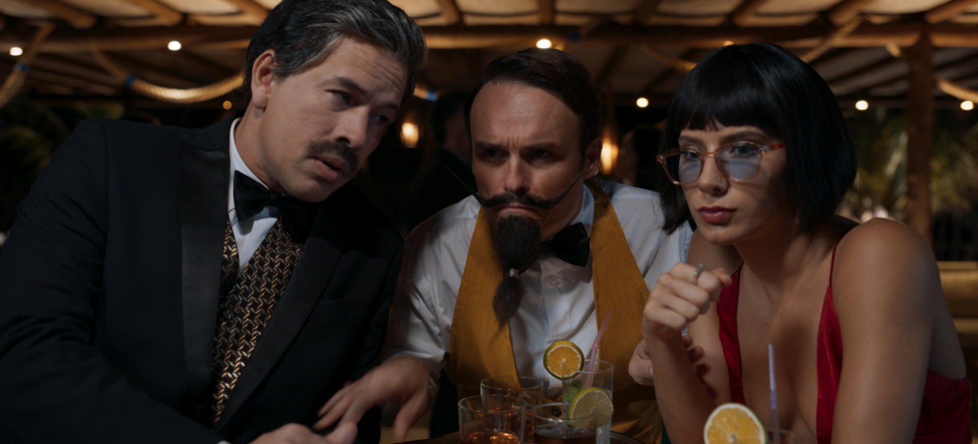 Edmilson Filho, Gustavo Falcão e Alana Ferri como o trio de agentes secretos Karkará, Romerito e Mikaela  - Divulgação