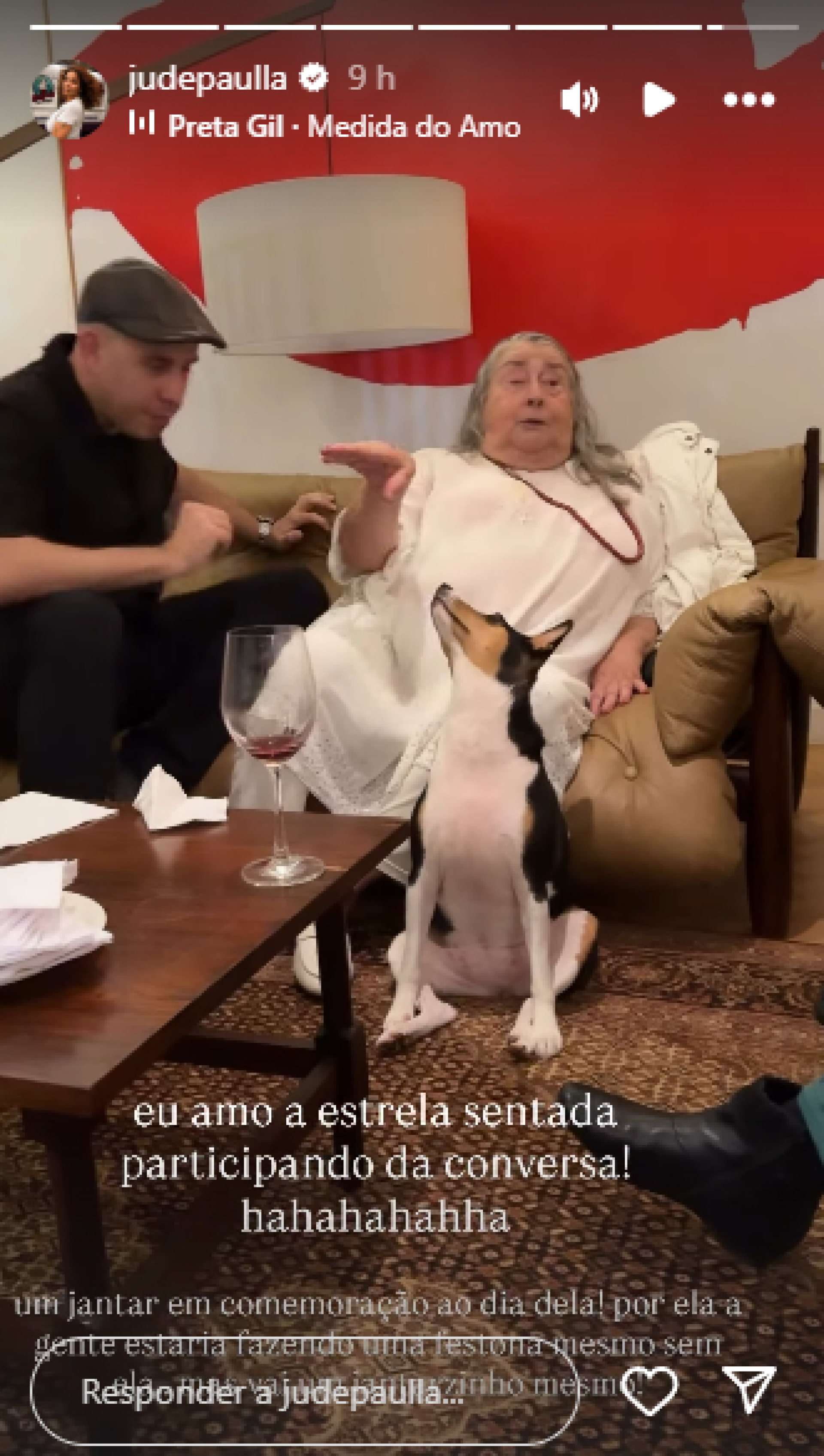 Ju de Paulla mostra mãe de Preta Gil, Sandra Gadelha, em jantar para celebrar a cantora, que morreu aos 50 anos no dia 20 de julho - Reprodução / Instagram