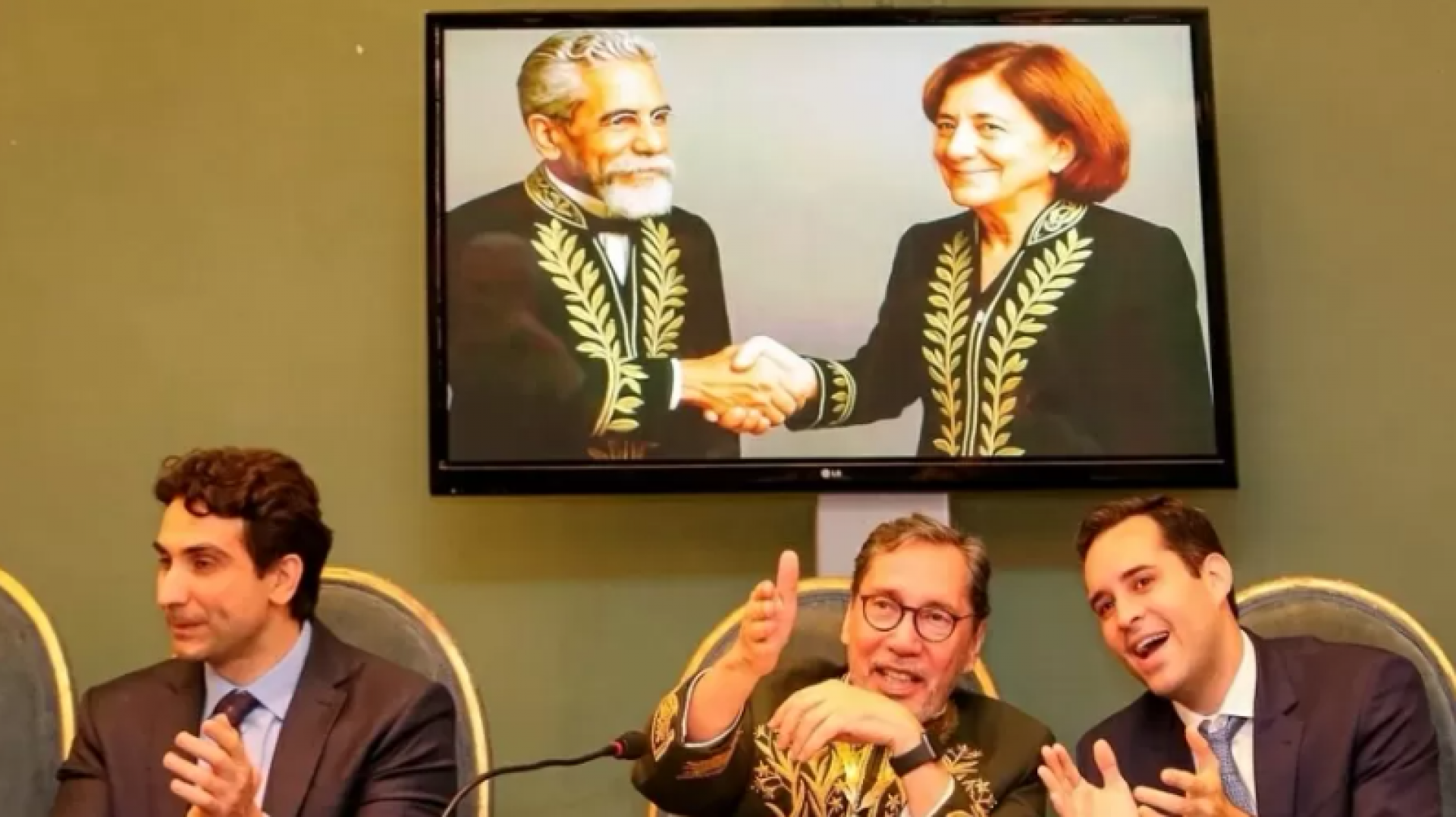 Imagem feita por IA mostra Machado de Assis dando boas-vindas a Miriam Leit&atilde;o na ABL - Divulga&ccedil;&atilde;o / ABL