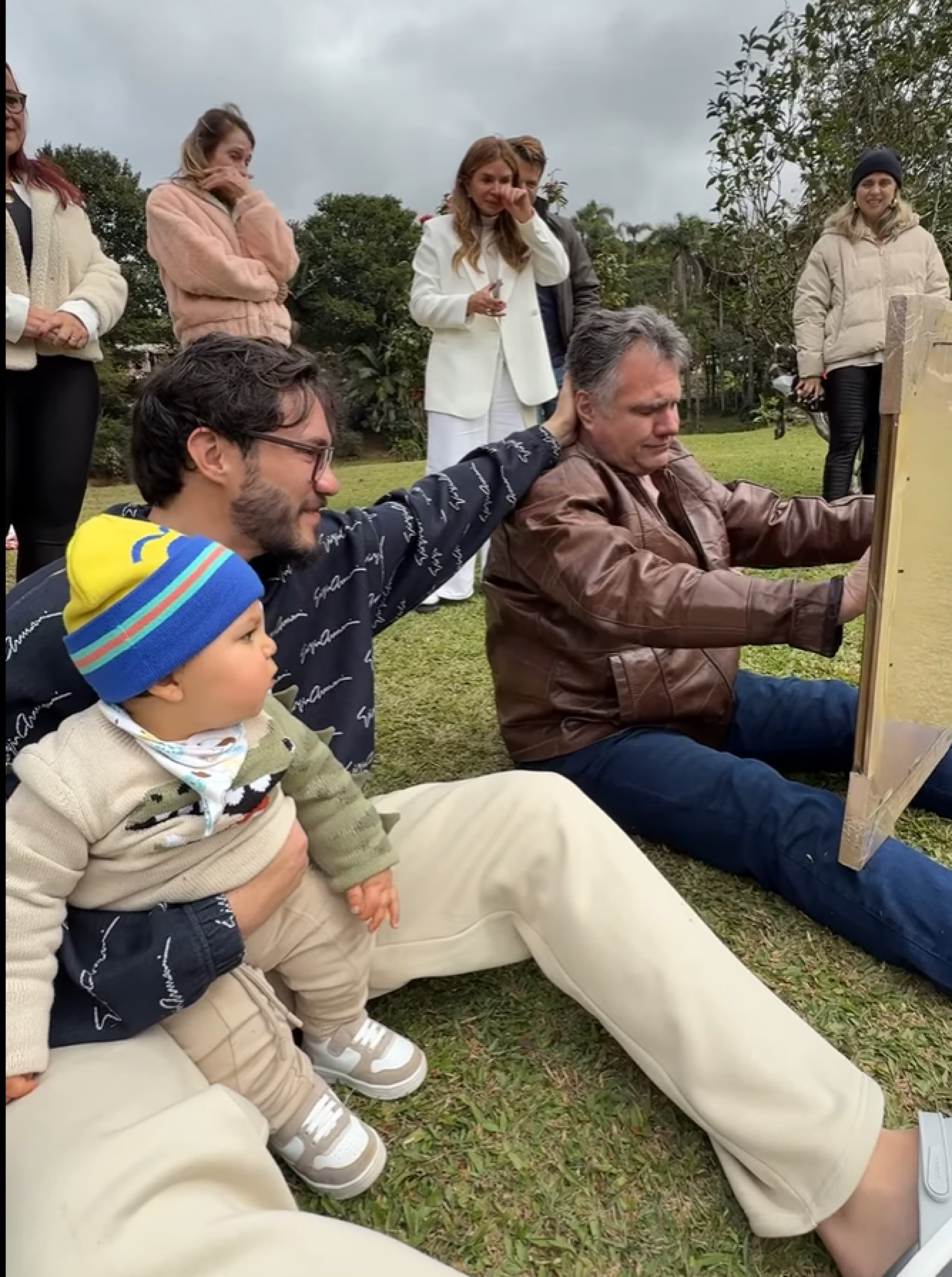 Viih Tube organizou encontro familiar para entregar quadro que reúne gerações e emociona Eliezer - reprodução Instagram