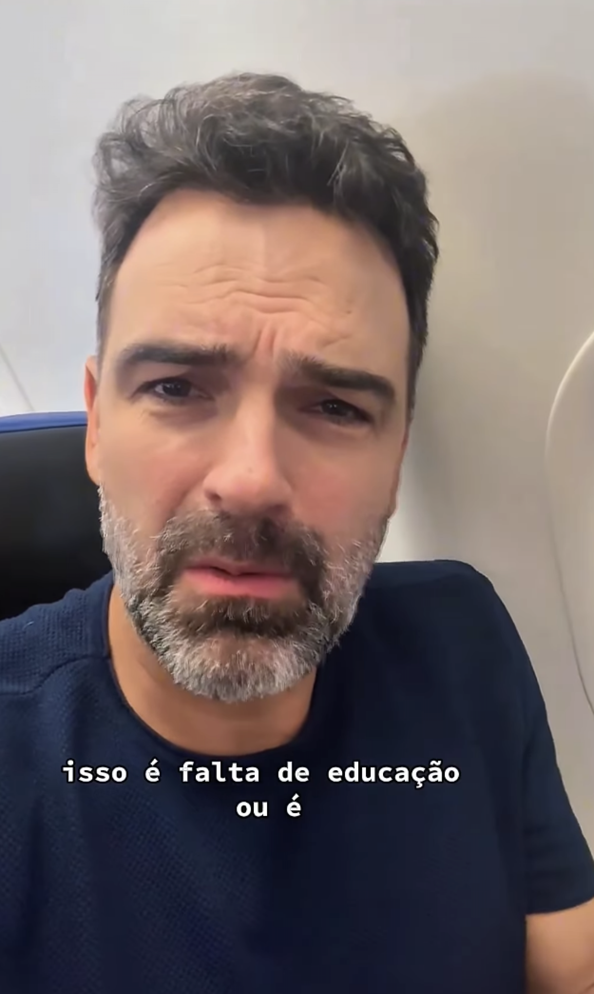 Tadeu Schmidt relata incômodo com passageiro e pede opinião de fãs - reprodução Instagram