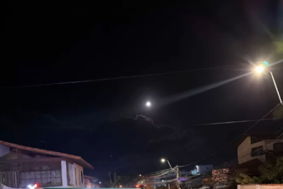 Homem fica ferido em acidente entre motocicleta e bicicleta elétrica em Arraial do Cabo