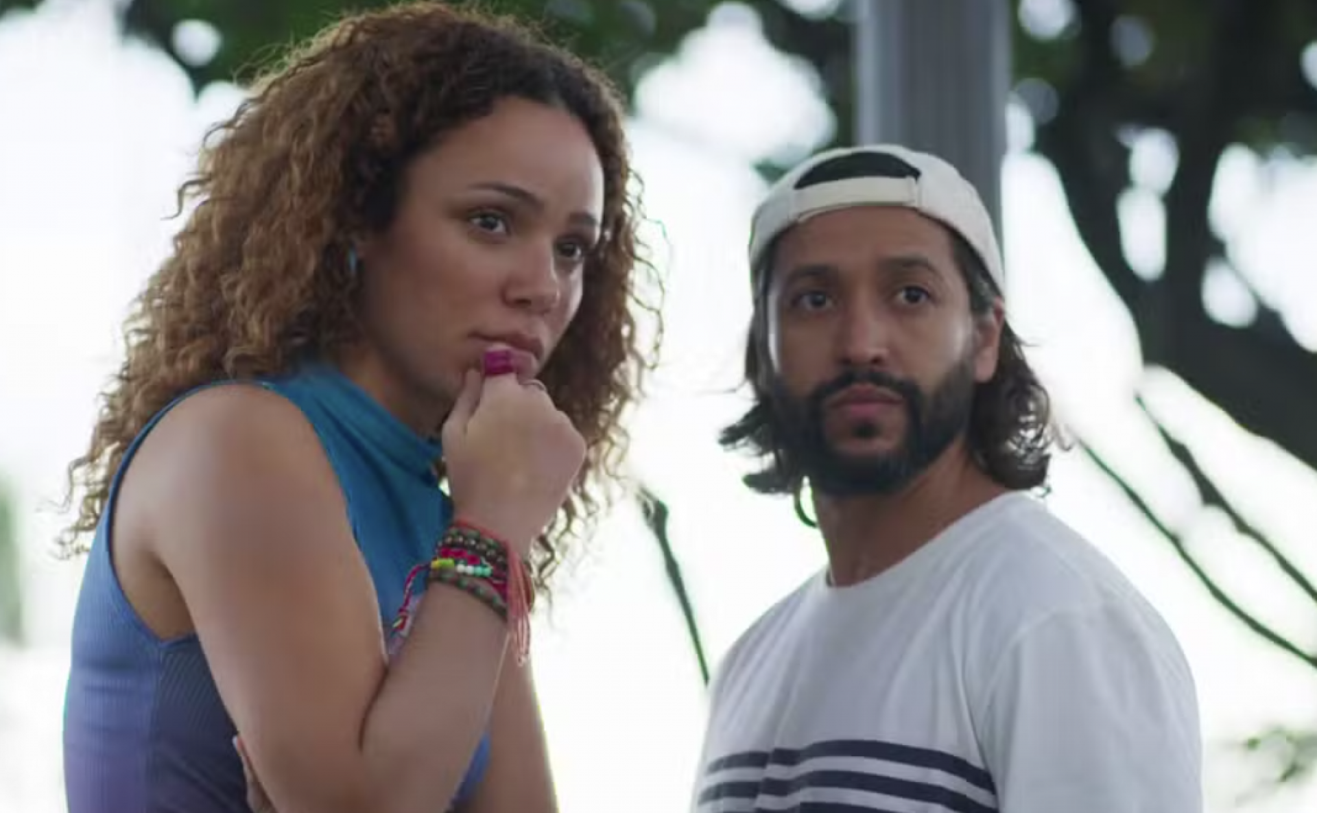 Gilda e Pascoal flagram o encontro de Walter com Odete - TV Globo