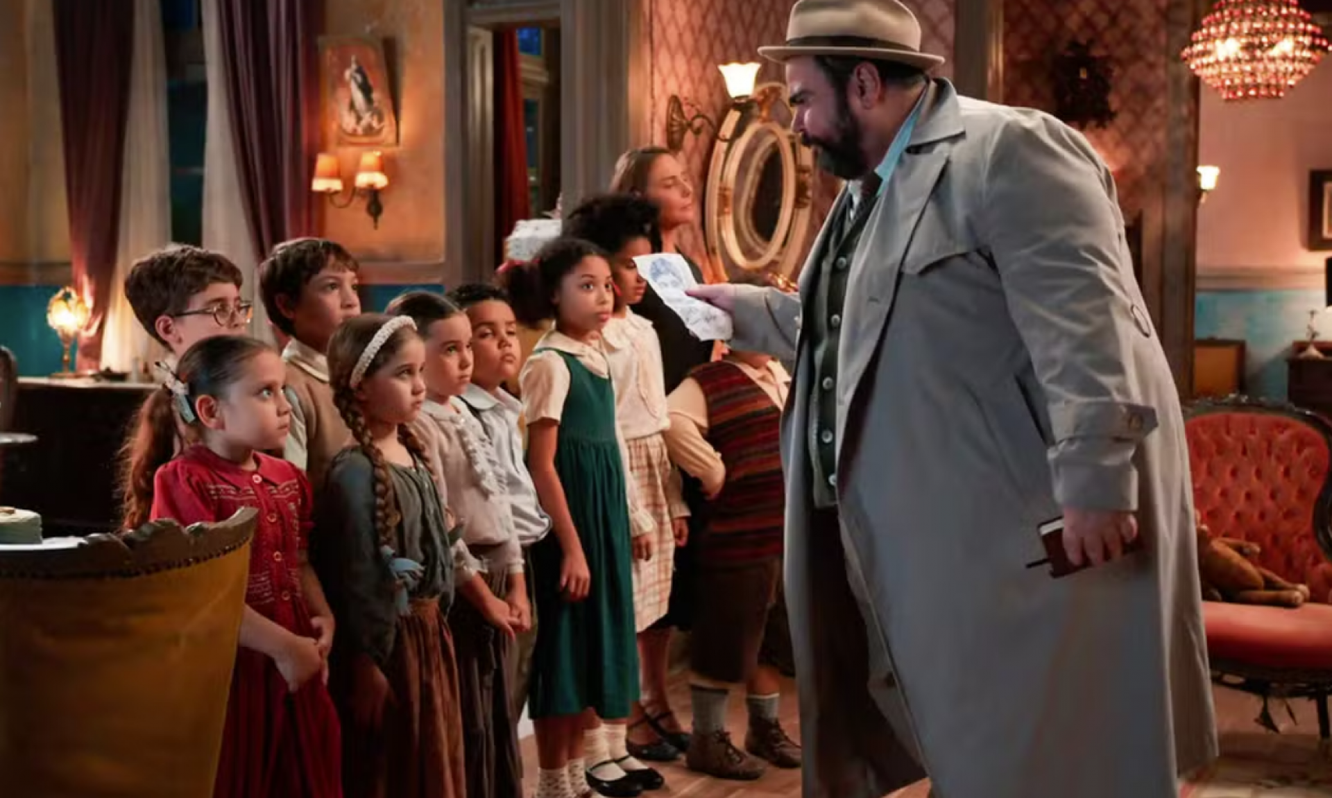 Intriga no orfanato coloca Sabiá em perigo e transforma Zenaide em vítima inesperada - TV Globo