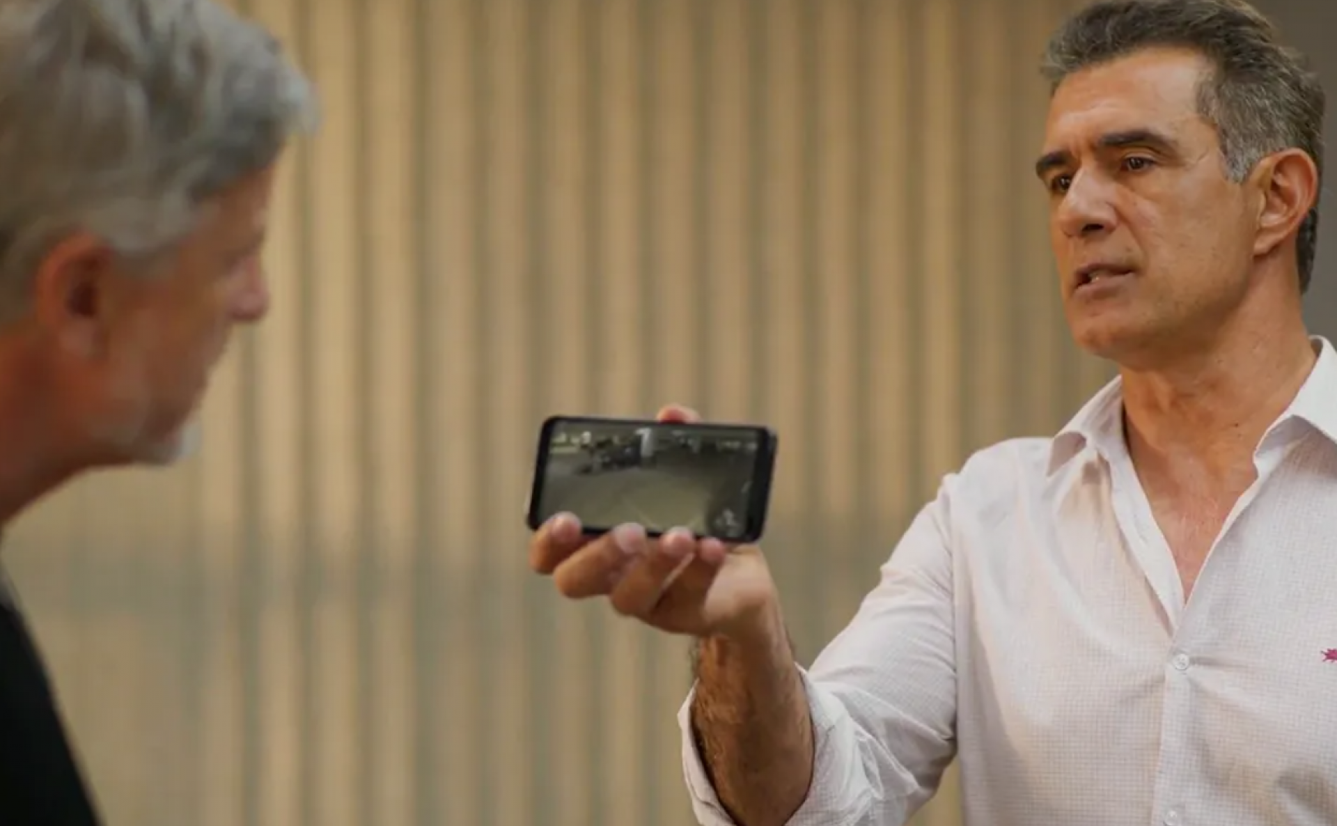 Jaques enfrenta chantagem de Ricardo com prova do acidente de Abel - TV Globo