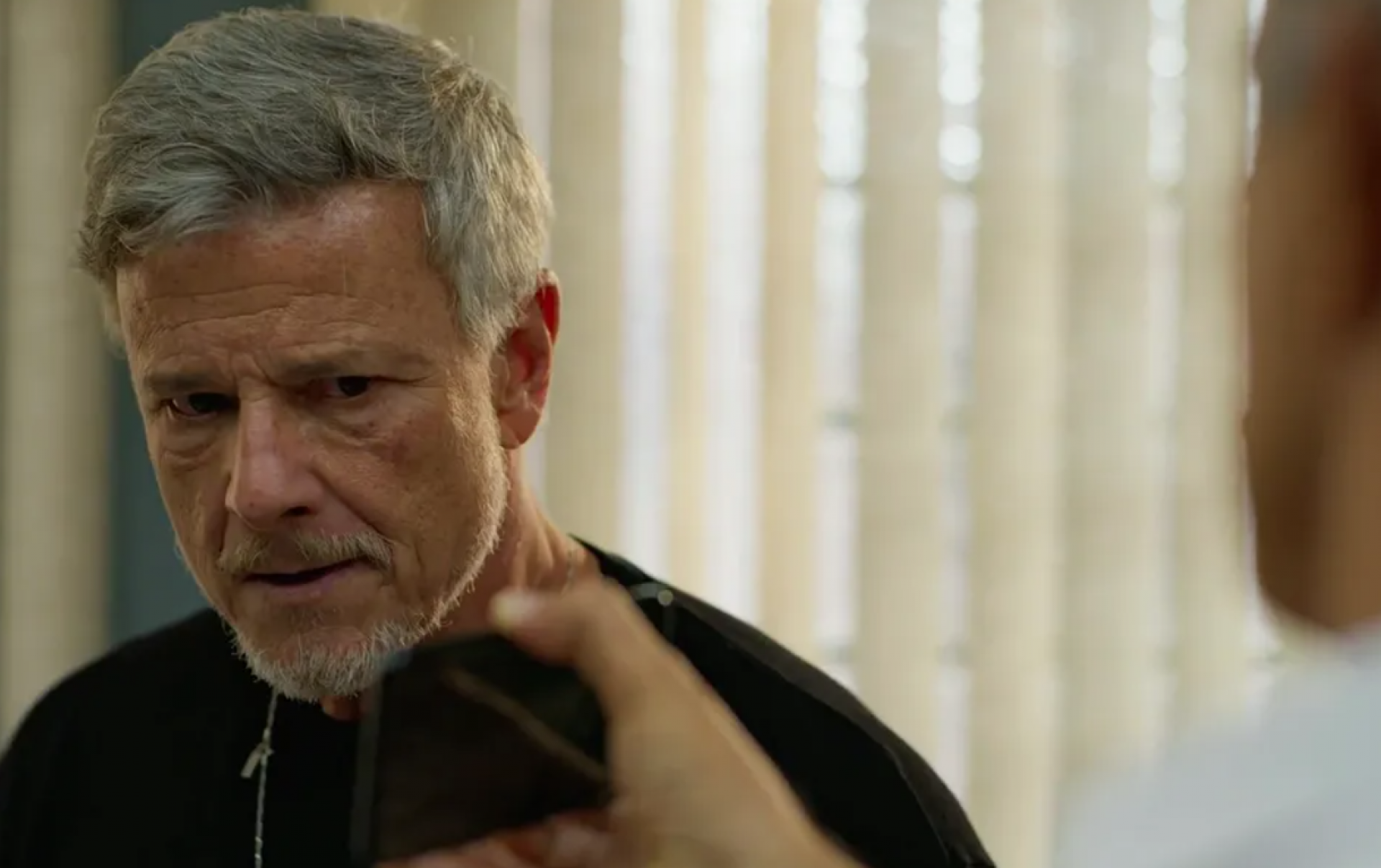 Jaques é chantageado após vídeo revelar sabotagem no carro de Abel - TV Globo