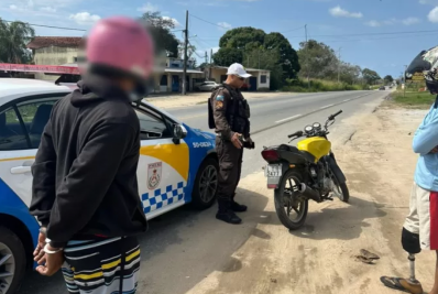 Homem é preso após tentativa de fuga com motocicleta roubada em Araruama