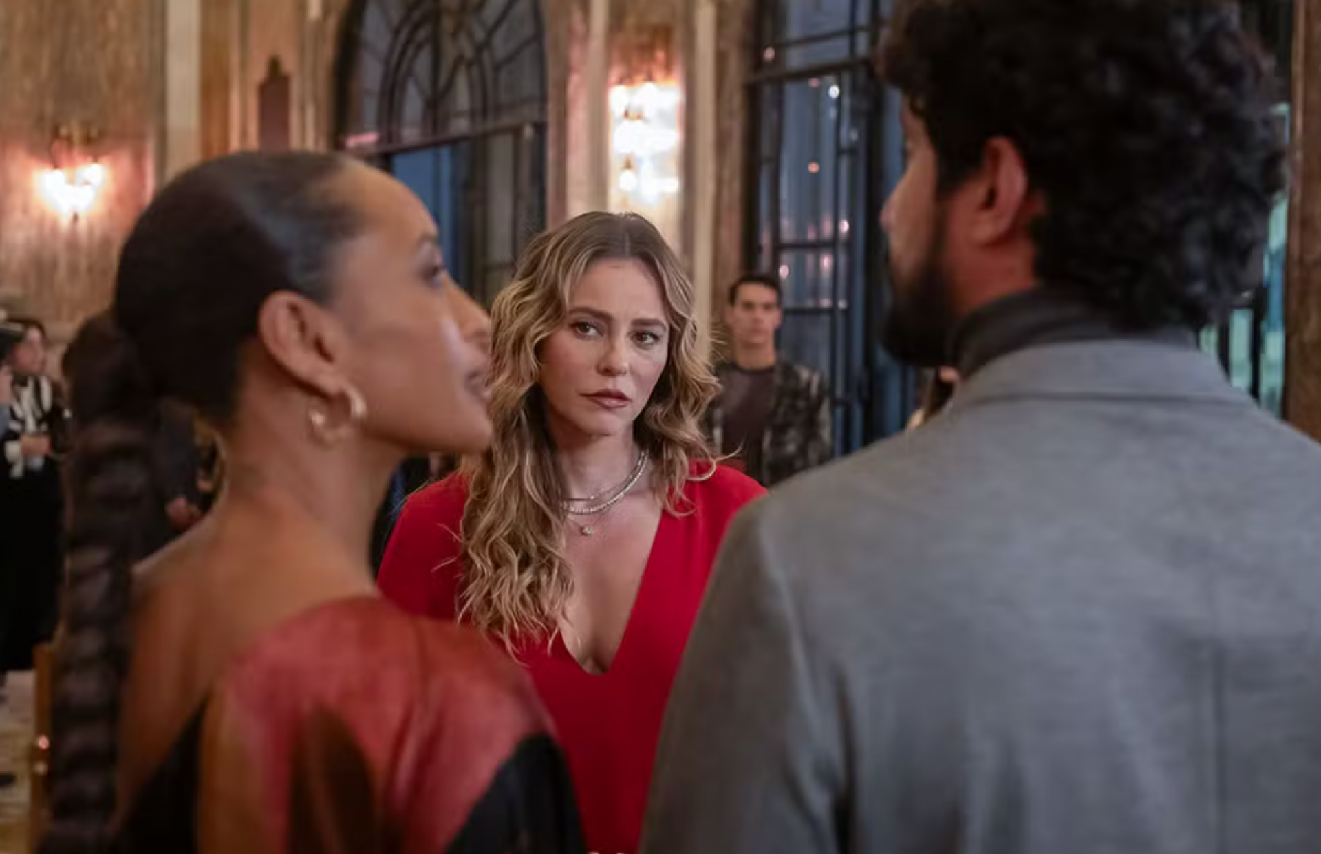  Heleninha avisa Raquel sobre o que aconteceu com Fátima  - Globo/Estevam Avellar