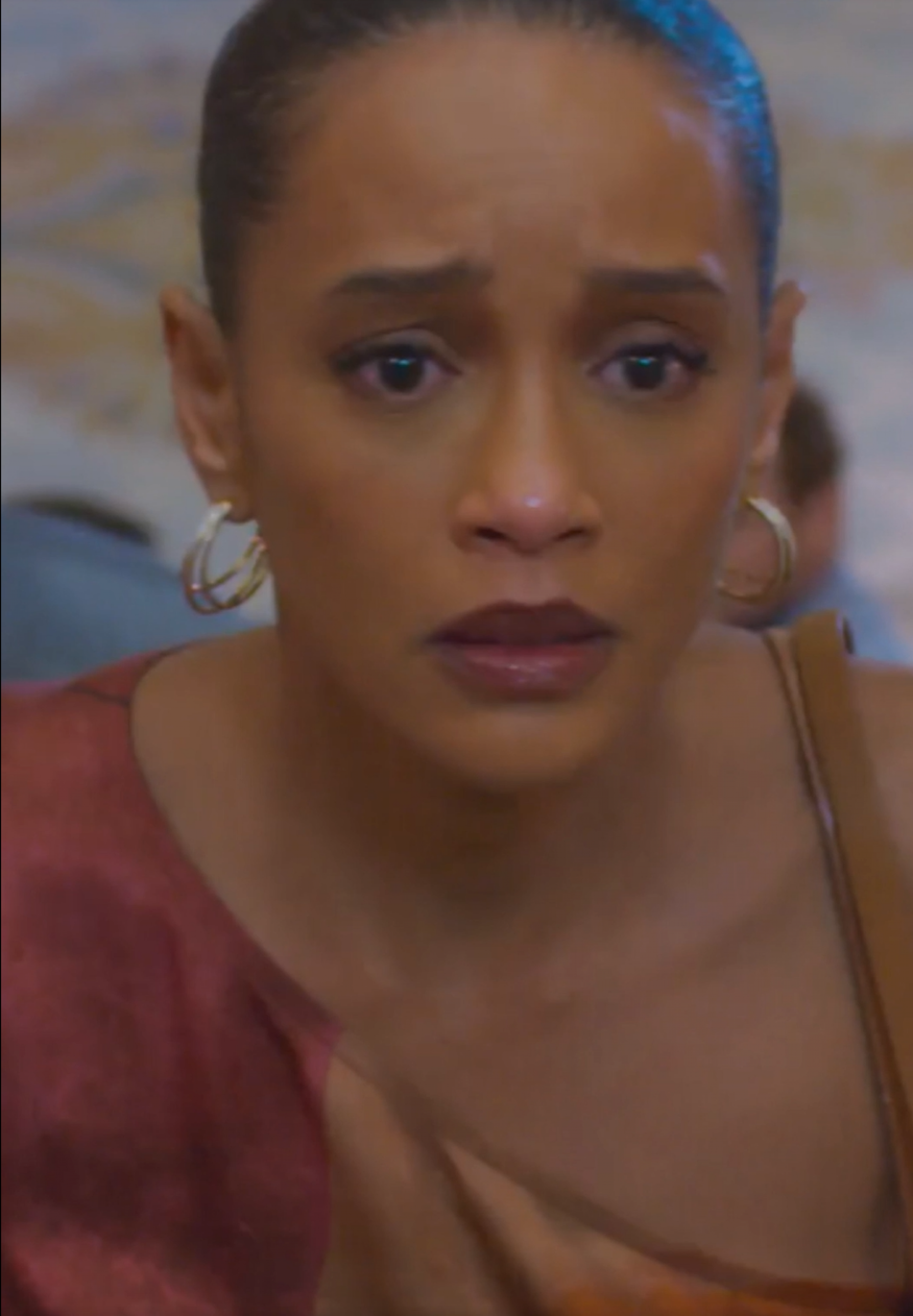 Raquel rejeita acompanhar filha após tentativa desesperada - TV Globo