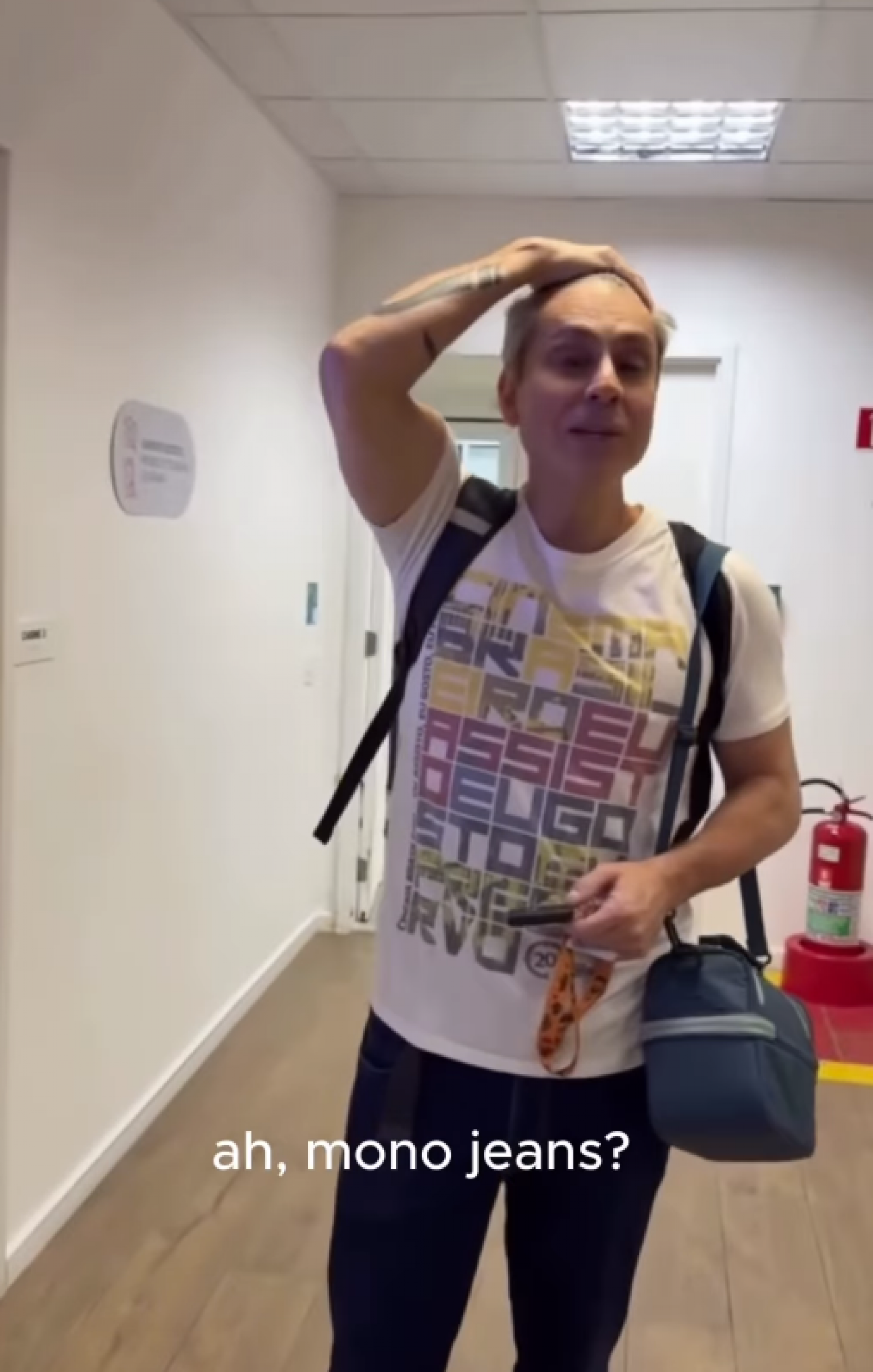 Carol Dieckmmann diverte web ao mostrar reação de Alexandre Nero a look jeans - reprodução Instagram