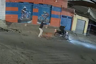 Vídeo: Policial militar de folga reage a assalto e mata suspeito a tiros em SP