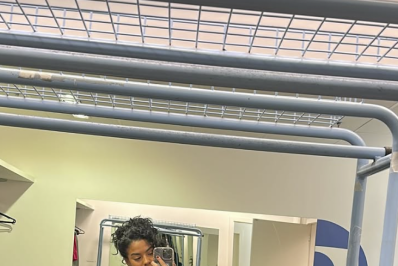 Bella Campos se diverte ao surgir com barriga de grávida