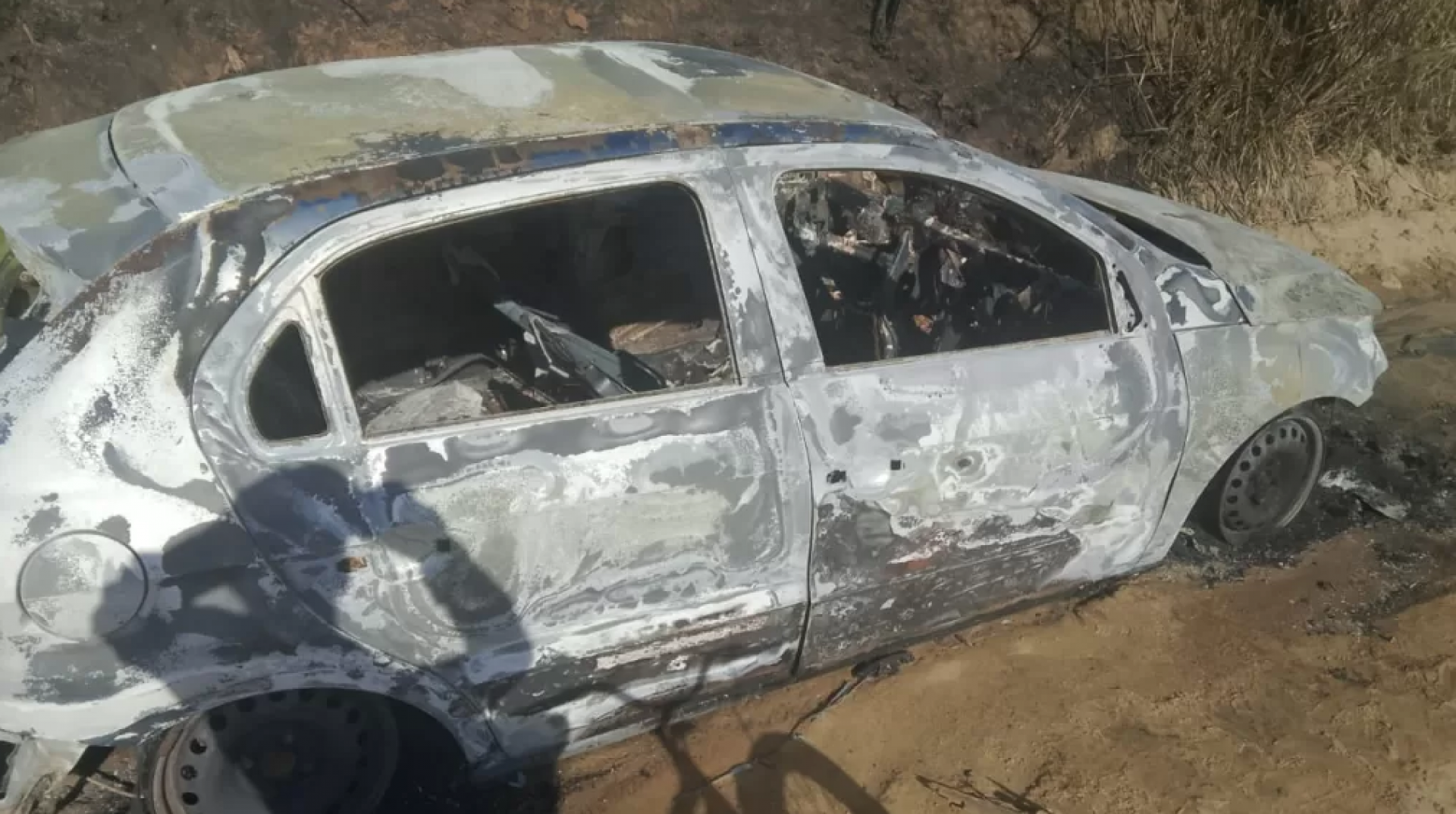 Carro &eacute; incendiado  - Divulga&ccedil;&atilde;o/PM 