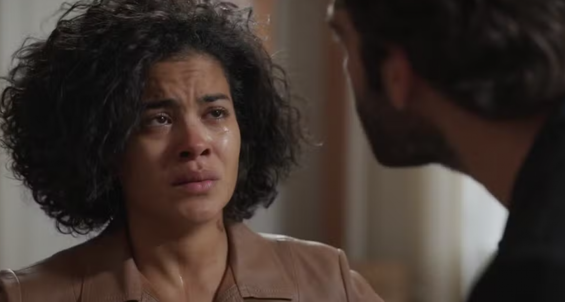 Fátima sofre humilhação e deixa a mansão dos Roitman - Globo