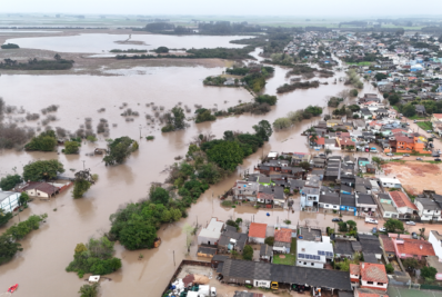 Fortes chuvas alagam o RS e provocam cancelamento de voos