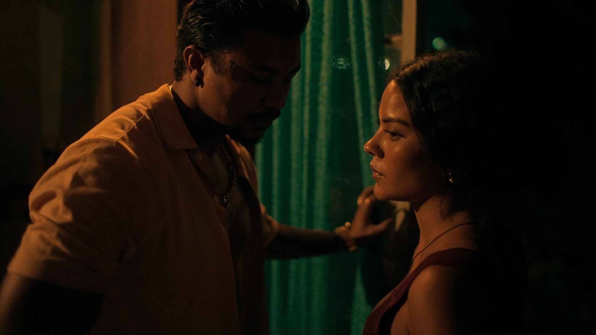 Xamã e Bella Campos em 'Cinco Tipos de Medo' - Divulgação