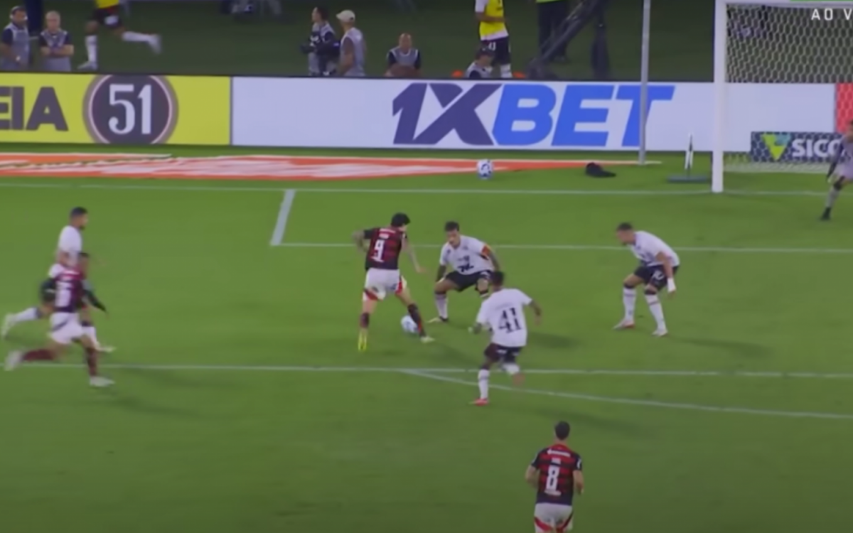 Pedro deu drible de elástico em marcador do Vitória para marcar um golaço