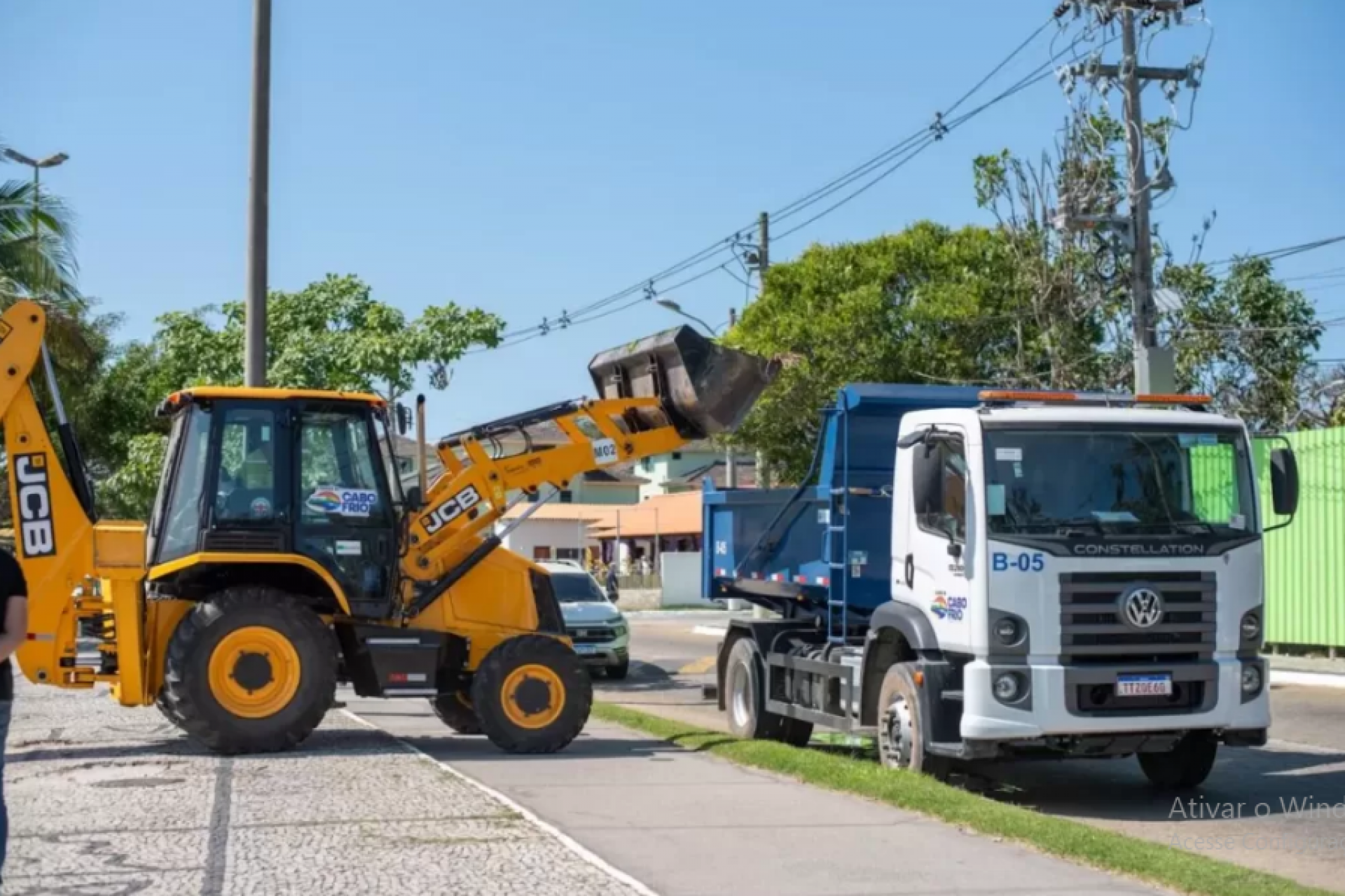 Retirada de algas mortas  - Mari Ricci/SECOM