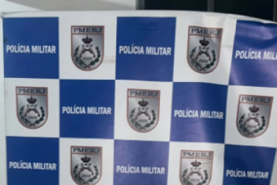 Suspeito foge e polícia encontra sacola com crack e cocaína em São Pedro da Aldeia