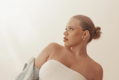 Paulinha Leite celebra reta final da gravidez de gêmeos com ensaio especial